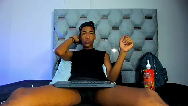 tiago xxx  online show from 10.04.25