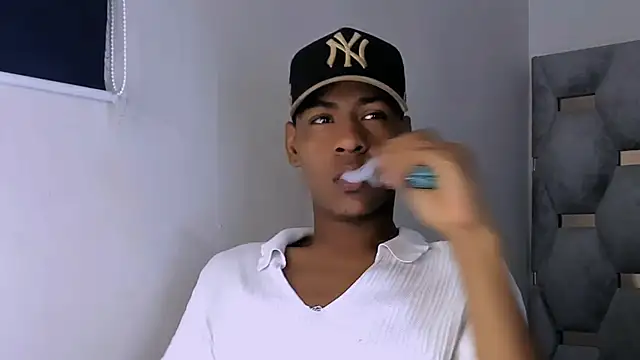 tiago xxx  online show from 10.21.25