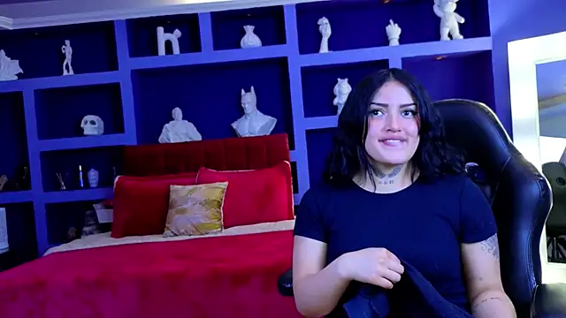 Snapshot of sari_belle chatting on 09.14.25 sari belle online show from 09.14.25