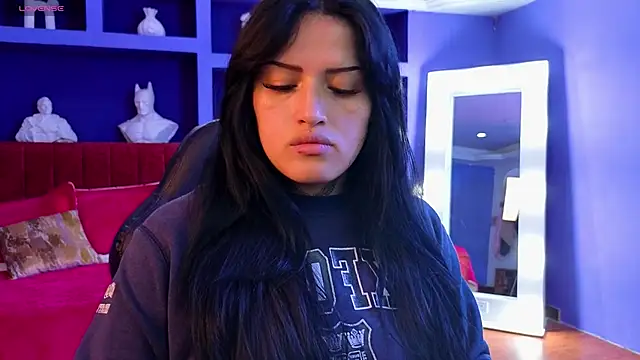 Snapshot of sari_belle chatting on 10.14.25 sari belle online show from 10.14.25
