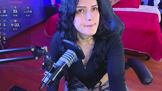 Snapshot of sari_belle chatting on 10.18.25 sari belle online show from 10.18.25