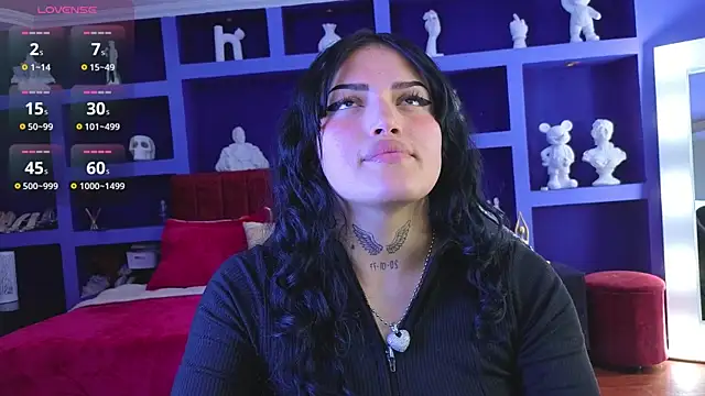 Snapshot of sari_belle chatting on 10.19.25 sari belle online show from 10.19.25