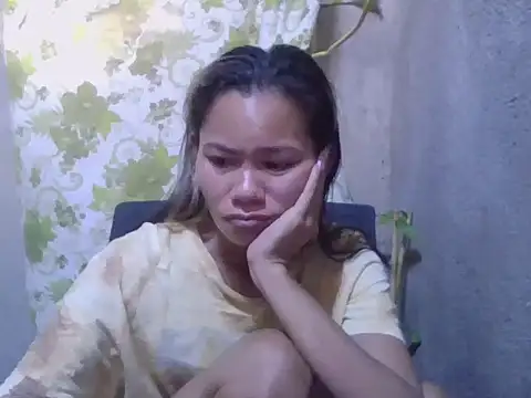 Snapshot of Sweeetgurll chatting on 10.28.25 Sweeetgurll online show from 10.28.25