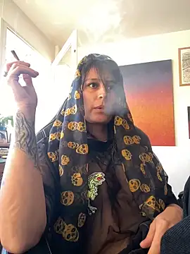 Snapshot of PuraTinta_miau chatting on 11.18.25 PuraTinta miau online show from 11.18.25