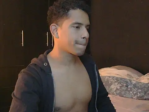 Snapshot of latinboybigdick chatting on 10.07.25 latinboybigdick online show from 10.07.25