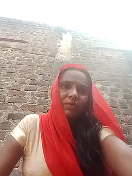 Snapshot of Sonia66w chatting on 10.12.25 Sonia66w online show from 10.12.25