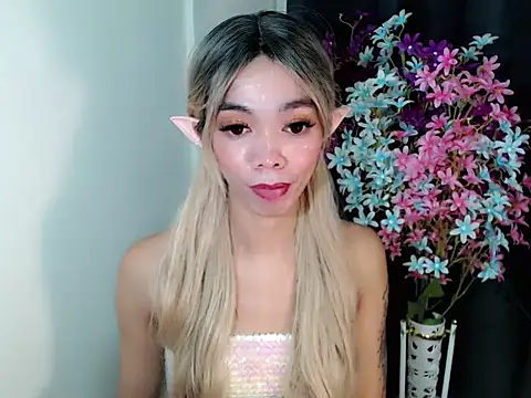 Snapshot of diamondnaked_ chatting on 10.31.25 diamondnaked online show from 10.31.25