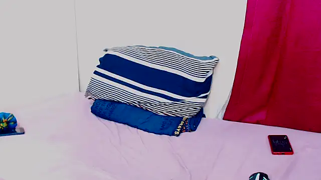 Snapshot of FreakyScarlet00 chatting on 10.04.25 FreakyScarlet00 online show from 10.04.25