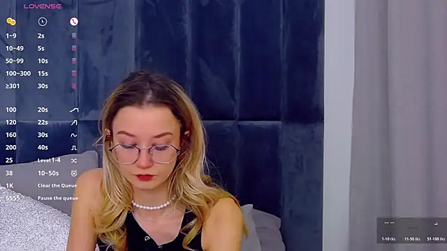 MaeLili online show from 11.12.25