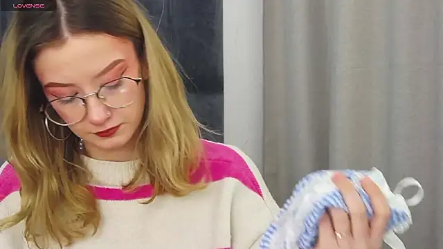 MaeLili online show from 02.03.26