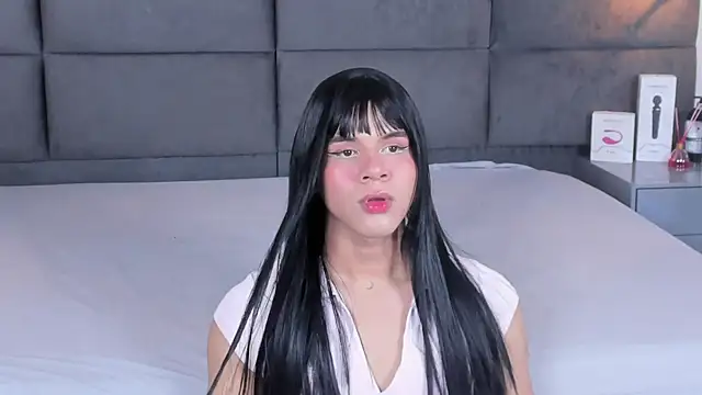 Slenna Moon online show from 11.06.25