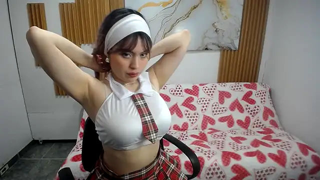 Snapshot of issa_voss chatting on 09.15.25 issa voss online show from 09.15.25