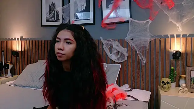 luna roja25 online show from 10.18.25