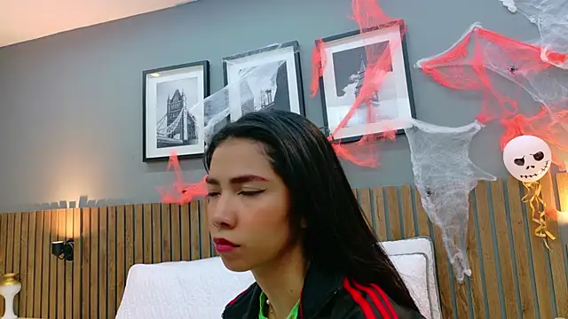 luna roja25 online show from 10.27.25