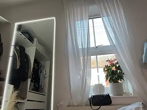 KayleeBella online show from 10.12.25