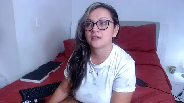 Snapshot of sophie_lopez1 chatting on 03.01.26 sophie lopez1 online show from 03.01.26