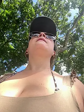 Snapshot of sophie_lopez1 chatting on 06.27.26 sophie lopez1 online show from 06.27.26