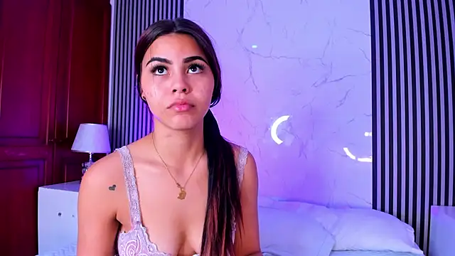 KimberlyLoren online show from 10.11.25