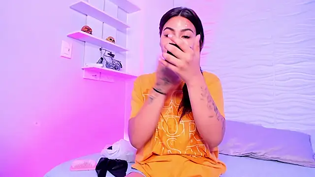 KimberlyLoren online show from 10.14.25