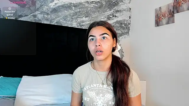 KimberlyLoren online show from 10.28.25