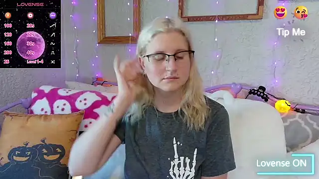 Snapshot of samanthamalichite chatting on 09.27.25 samanthamalichite online show from 09.27.25