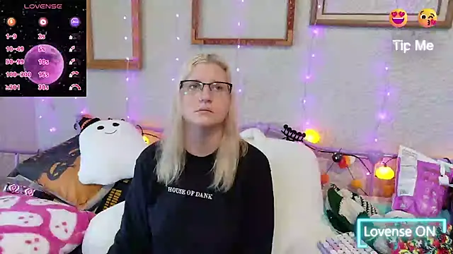 Snapshot of samanthamalichite chatting on 10.20.25 samanthamalichite online show from 10.20.25