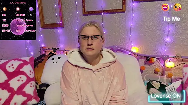 Snapshot of samanthamalichite chatting on 10.23.25 samanthamalichite online show from 10.23.25