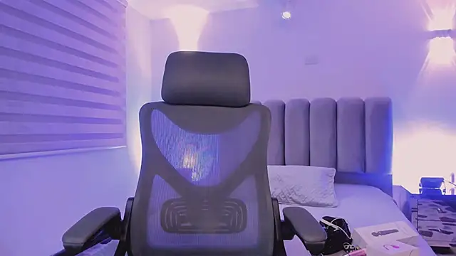 SkyThompson online show from 10.03.25