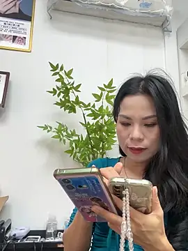 Snapshot of Baby-mmm chatting on 11.08.25 Baby-mmm online show from 11.08.25