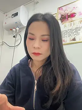 Snapshot of Baby-mmm chatting on 11.27.25 Baby-mmm online show from 11.27.25