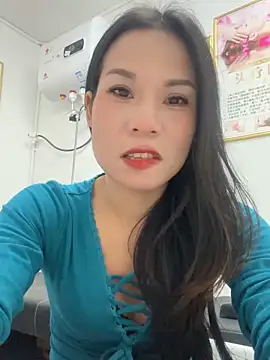 Snapshot of Baby-mmm chatting on 11.29.25 Baby-mmm online show from 11.29.25