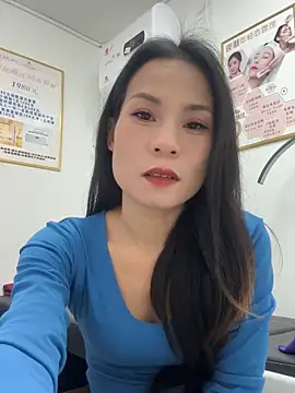 Snapshot of Baby-mmm chatting on 12.18.25 Baby-mmm online show from 12.18.25