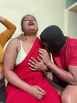 Snapshot of stargroup chatting on 12.16.25 stargroup online show from 12.16.25