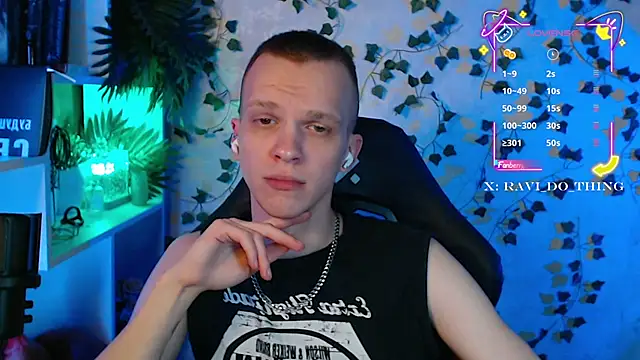 Snapshot of frozen_boy chatting on 09.09.25 frozen boy online show from 09.09.25