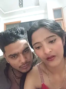 Snapshot of romantic_couple1 chatting on 11.27.25 romantic couple1 online show from 11.27.25