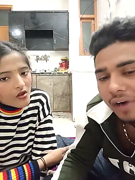 Snapshot of romantic_couple1 chatting on 12.16.25 romantic couple1 online show from 12.16.25