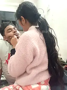 Snapshot of romantic_couple1 chatting on 12.19.25 romantic couple1 online show from 12.19.25