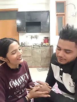 Snapshot of romantic_couple1 chatting on 12.23.25 romantic couple1 online show from 12.23.25