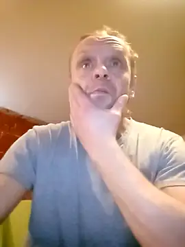 Snapshot of Kuba_Gd chatting on 11.26.25 Kuba Gd online show from 11.26.25