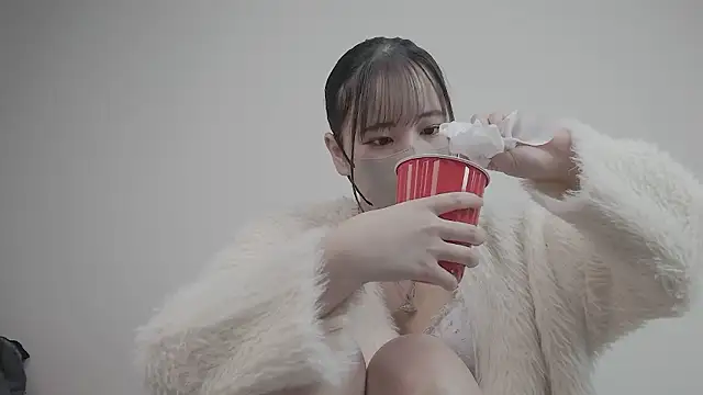 Snapshot of CocoaMilk18 chatting on 12.04.25 CocoaMilk18 online show from 12.04.25