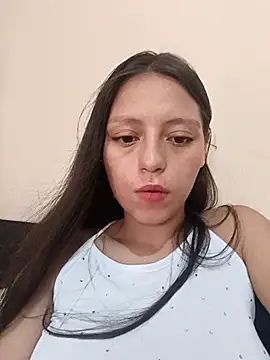 Snapshot of Lahila_ chatting on 11.19.25 Lahila online show from 11.19.25