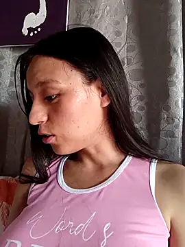 Snapshot of Lahila_ chatting on 11.24.25 Lahila online show from 11.24.25