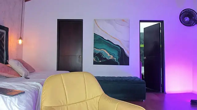 Snapshot of Sofi_Moreno chatting on 09.12.25 Sofi Moreno online show from 09.12.25