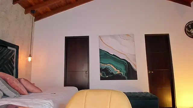 Snapshot of Sofi_Moreno chatting on 10.10.25 Sofi Moreno online show from 10.10.25