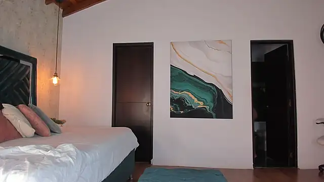 Snapshot of Sofi_Moreno chatting on 10.23.25 Sofi Moreno online show from 10.23.25