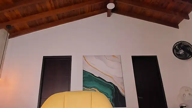 Snapshot of Sofi_Moreno chatting on 10.30.25 Sofi Moreno online show from 10.30.25