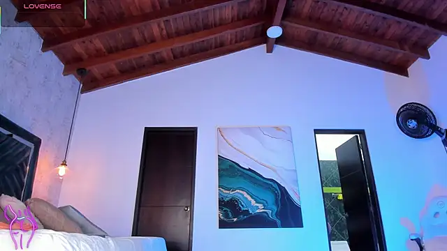 Snapshot of Sofi_Moreno chatting on 11.22.25 Sofi Moreno online show from 11.22.25