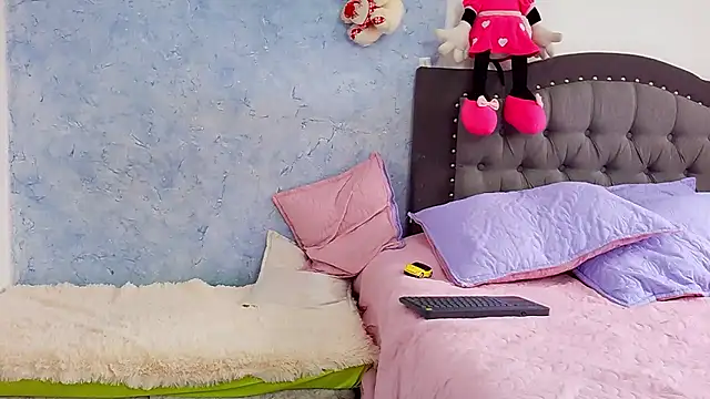 Nicolletorres2 online show from 11.29.25