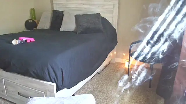 Snapshot of Calimarina chatting on 11.16.25 Calimarina online show from 11.16.25