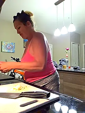 Snapshot of Calimarina chatting on 02.22.26 Calimarina online show from 02.22.26